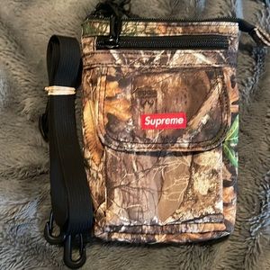 Supreme “ Realtree” shoulder bag FW19